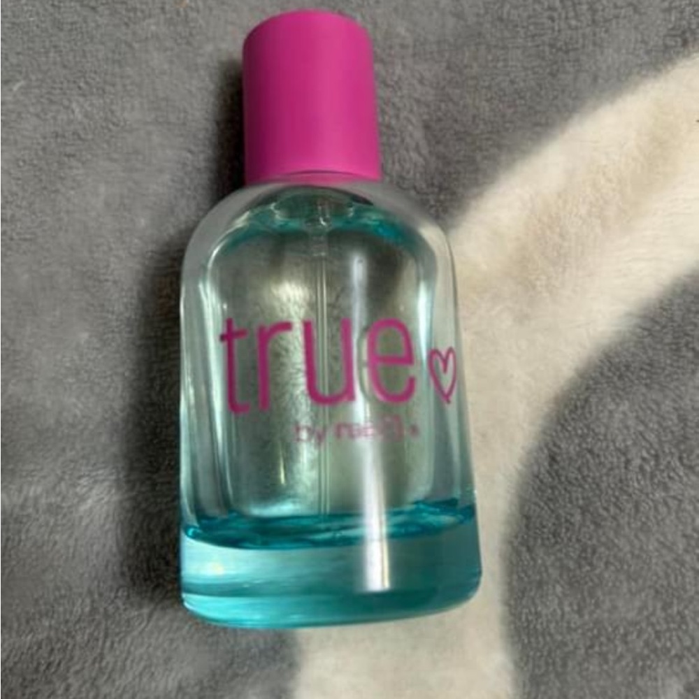 Rue 21 perfume smells super good